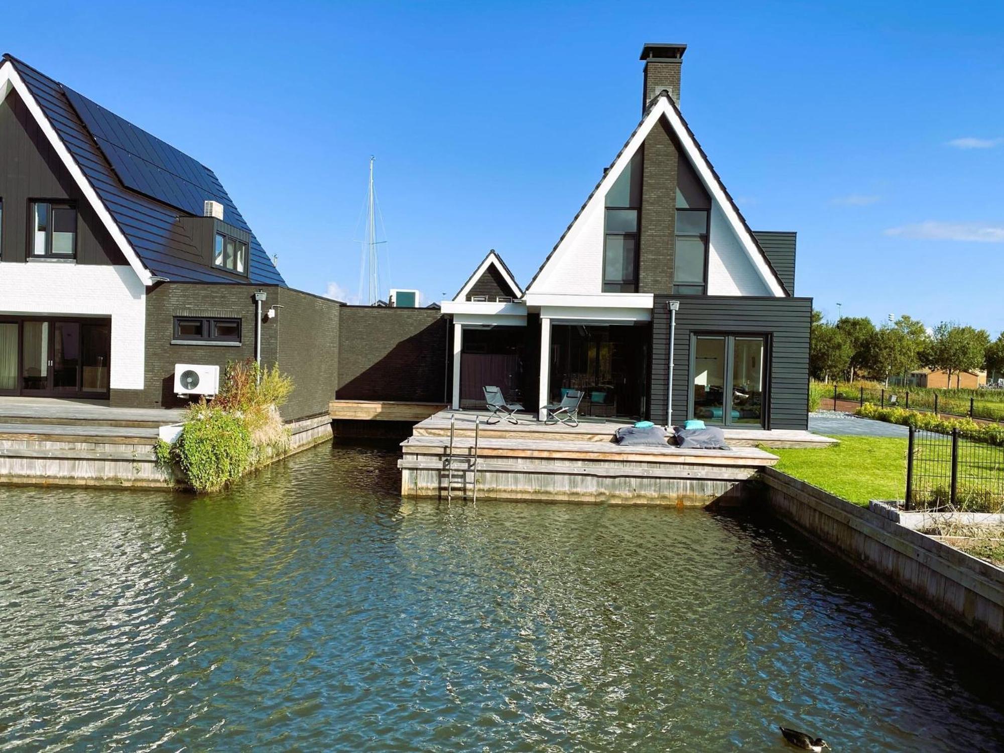 Peaceful Villa On The Water In Stavoren Εξωτερικό φωτογραφία